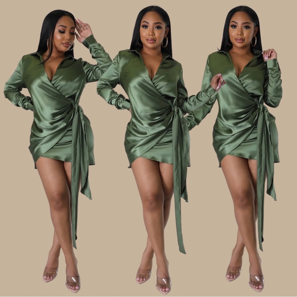 ✨NWT✨ Women's Satin Collar Mini Dress
